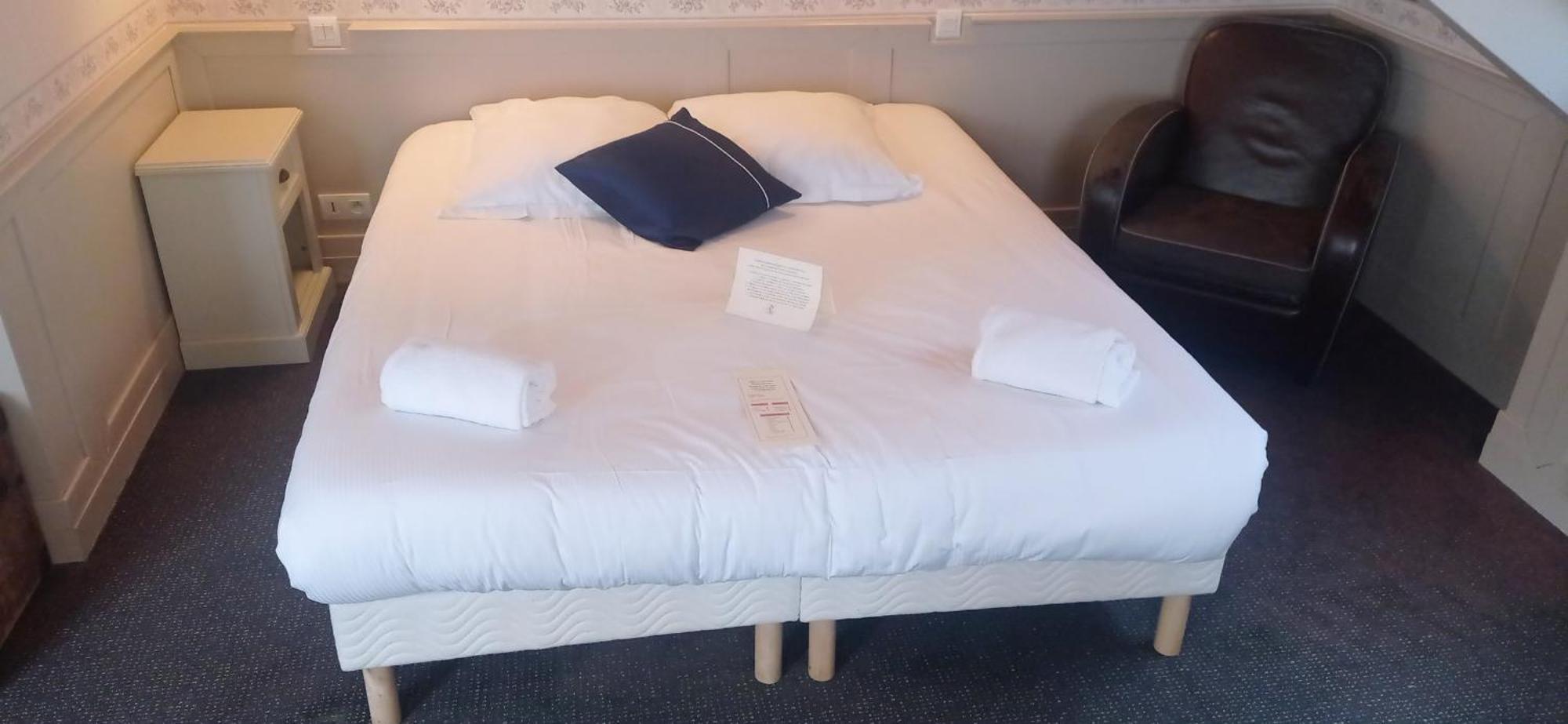 Le Querrien Hotel Канкал Екстериор снимка